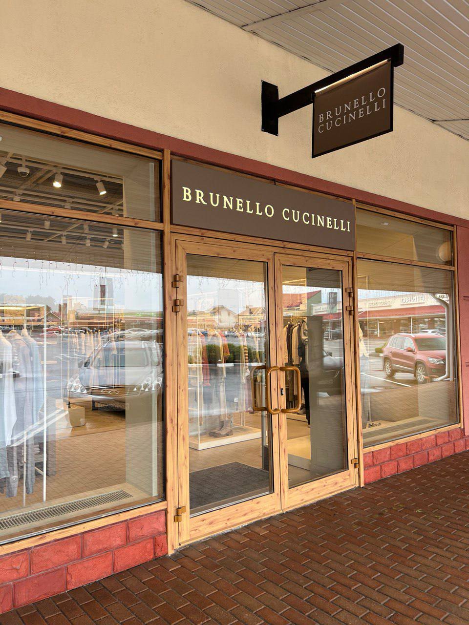 Аутлет Brunello Cucinelli Vnukovo Outlet Village