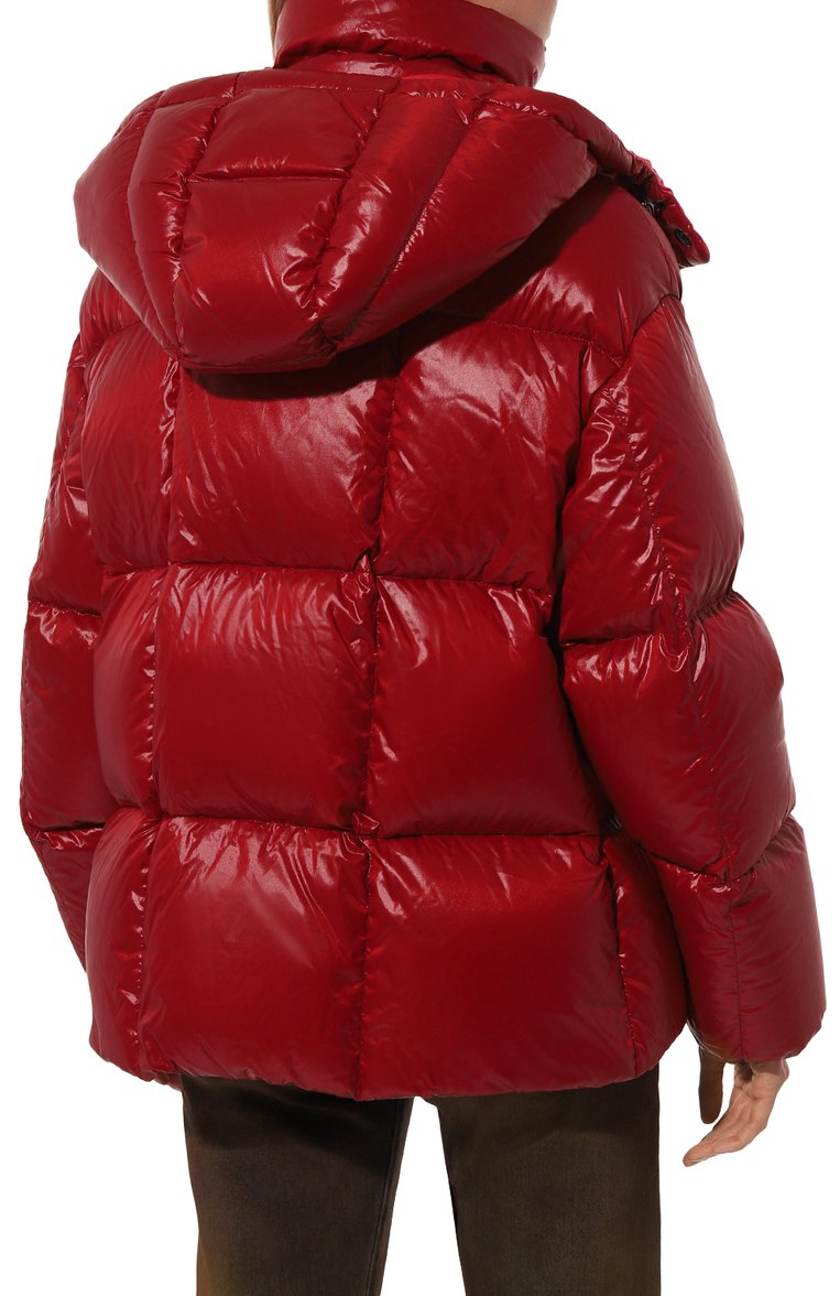 Женский пуховик  jasione MONCLER красного цвета, арт. 1A000-65-68950 | Фото 4 (Материал сплава: Проставлено; Драгоценные камни: Проставлено; Рукава: Длинные; Длина (верхняя одежда): Короткие; Материал утеплителя: Пух и перо; Материал внешний: Синтетический материал; Материал подклада: Синтетический материал; Кросс-КТ: Пуховик; Стили: Кэжуэл)