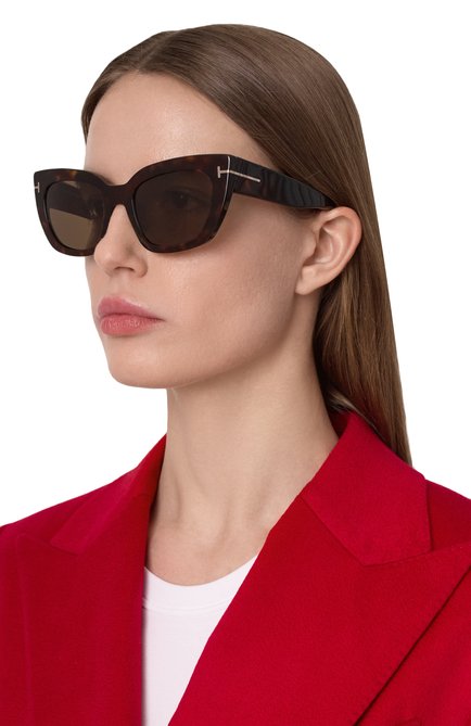 Женские солнцезащитные очки TOM FORD коричневого цвета, арт. TF1190 52H | Фото 2 (Региональные ограничения белый список (Axapta Mercury): Не проставлено; Нос: Не проставлено)