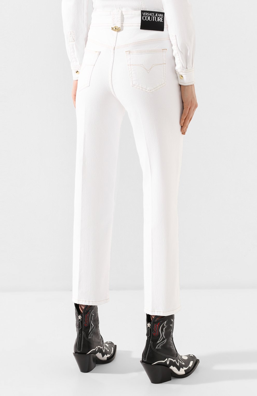 Джинсы VERSACE JEANS COUTURE белого цвета по цене 24050 руб., арт. A1HVA0TI-VDP515/HRF4N, фото 4 Джинсы VERSACE JEANS COUTURE, арт. A1HVA0TI-VDP515/HRF4N, фото 4