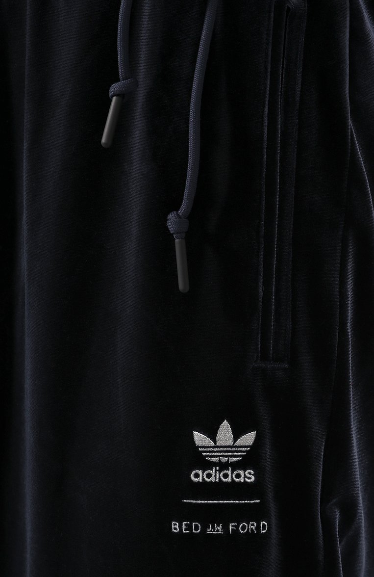 Мужские брюки adidas originals x bed j.w. ford ADIDAS ORIGINALS темно-синего цвета, арт. FI8839 | Фото 5 (Материал внешний: Синтетический материал; Силуэт М (брюки): Джоггеры; Длина (брюки, джинсы): Стандартные; Стили: Бохо)