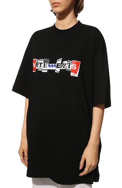 Хлопковая футболка VETEMENTS черного цвета по цене 38900 руб., арт. UA53TR220B 1611/W, фото 3 Хлопковая футболка VETEMENTS, арт. UA53TR220B 1611/W, фото 3