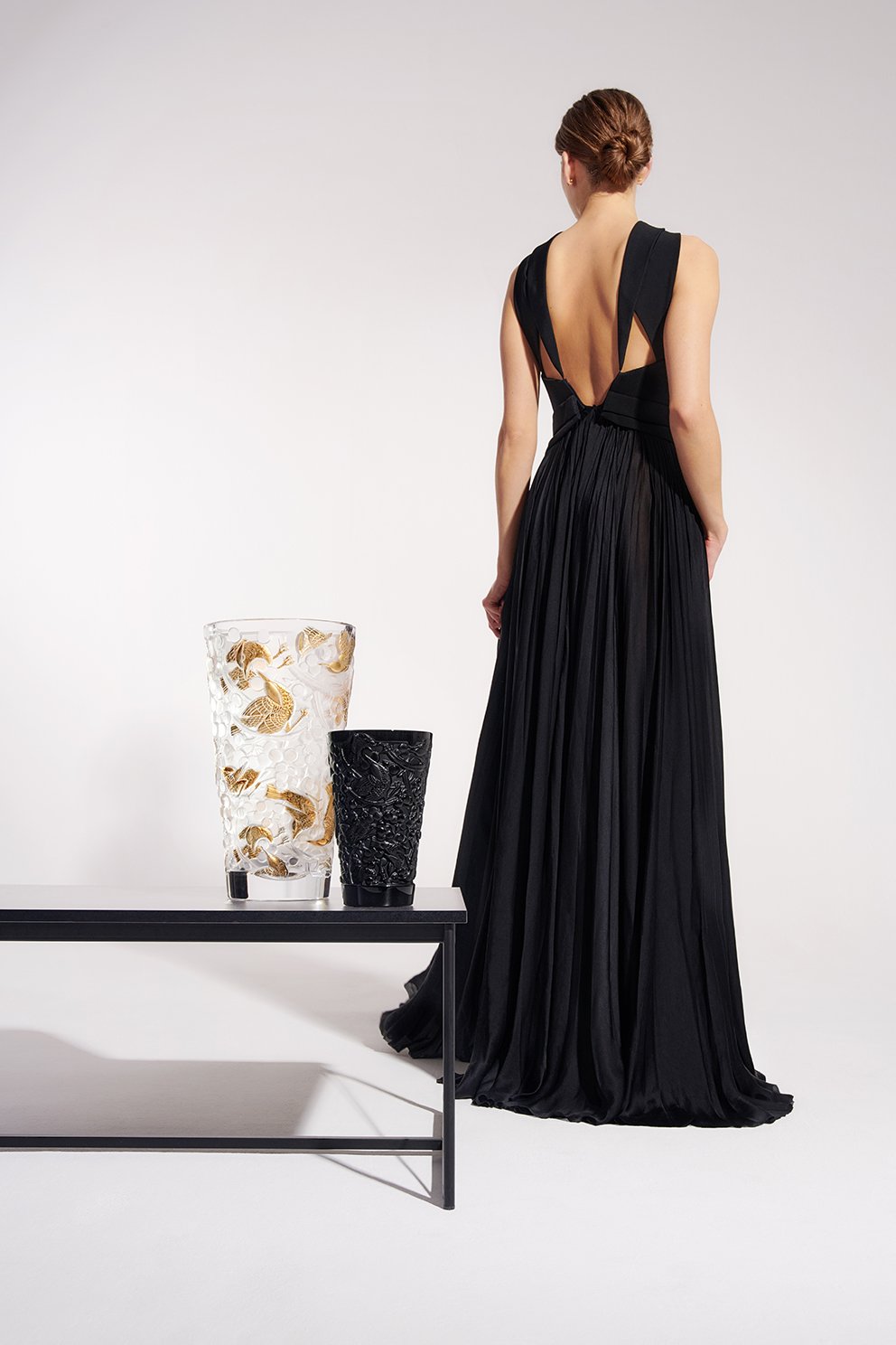 Ваза merles & raisins большая LALIQUE прозрачного цвета по цене 860000 руб., арт. 10732600, фото 2 Ваза merles & raisins большая LALIQUE, арт. 10732600, фото 2