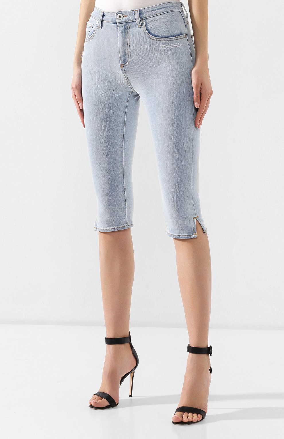 Джинсовые капри OFF-WHITE голубого цвета по цене 34450 руб., арт. 0WYA009S19C700447100, фото 3 Джинсовые капри OFF-WHITE, арт. 0WYA009S19C700447100, фото 3