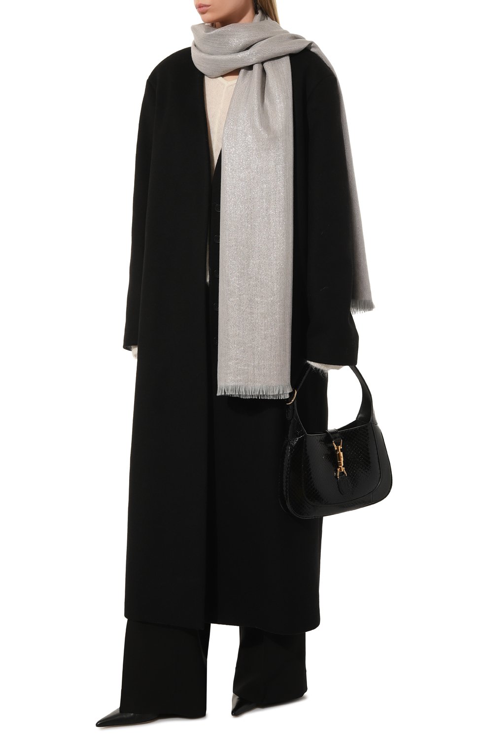 Палантин из шерсти и вискозы BRUNELLO CUCINELLI серого цвета по цене 72750 руб., арт. MSCDVSW08, фото 2 Палантин из шерсти и вискозы BRUNELLO CUCINELLI, арт. MSCDVSW08, фото 2