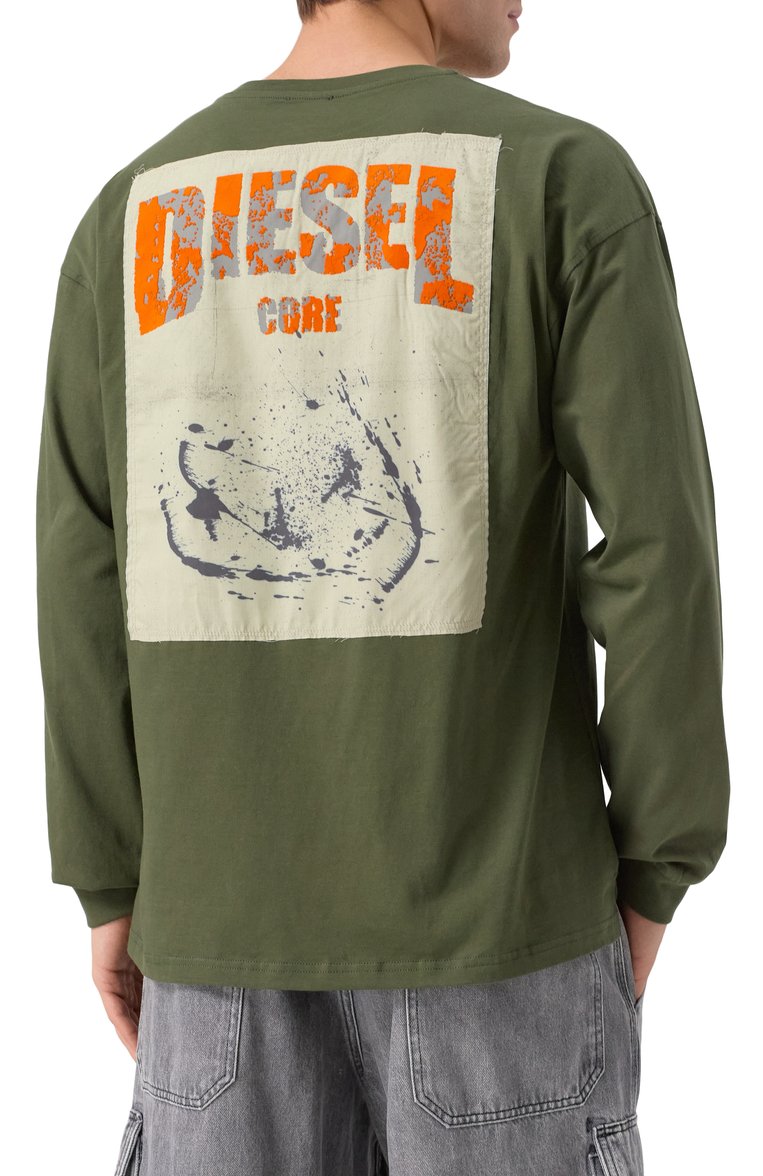 Мужская хлопковый лонгслив DIESEL хаки цвета, арт. A16163/0PLAT | Фото 4 (Длина (для топов): Стандартные; Рукава: Длинные; Принт: С принтом; Стили: Милитари; Материал внешний: Хлопок; Кросс-КТ: Джерси; Мужское Кросс-КТ: Футболка-одежда; Автоматизация ТО: Проставлено; Автоматизация состава: Проставлено; Детали: Декор)