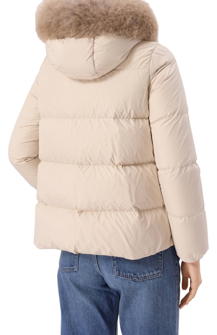 Женский пуховик laichefur MONCLER кремового цвета, арт. 1A001-74-54AQE | Фото 4 (Материал подклада: Синтетический материал; Стили: Кэжуэл; Кросс-КТ: Пуховик; Материал внешний: Синтетический материал; Автоматизация состава: Проставлено)