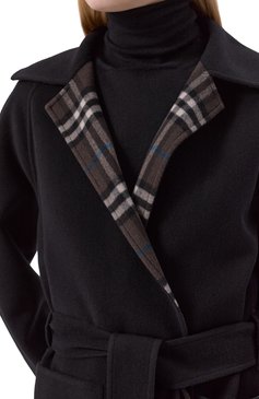Женское двустороннее пальто BURBERRY черного цвета, арт. 8093827 | Фото 5 (Материал сплава: Про�ставлено; Рукава: Длинные; Длина (верхняя одежда): До колена; Драгоценные камни: Проставлено; Материал внешний: Шерсть; 1-2-бортные: Однобортные; Стили: Классический)