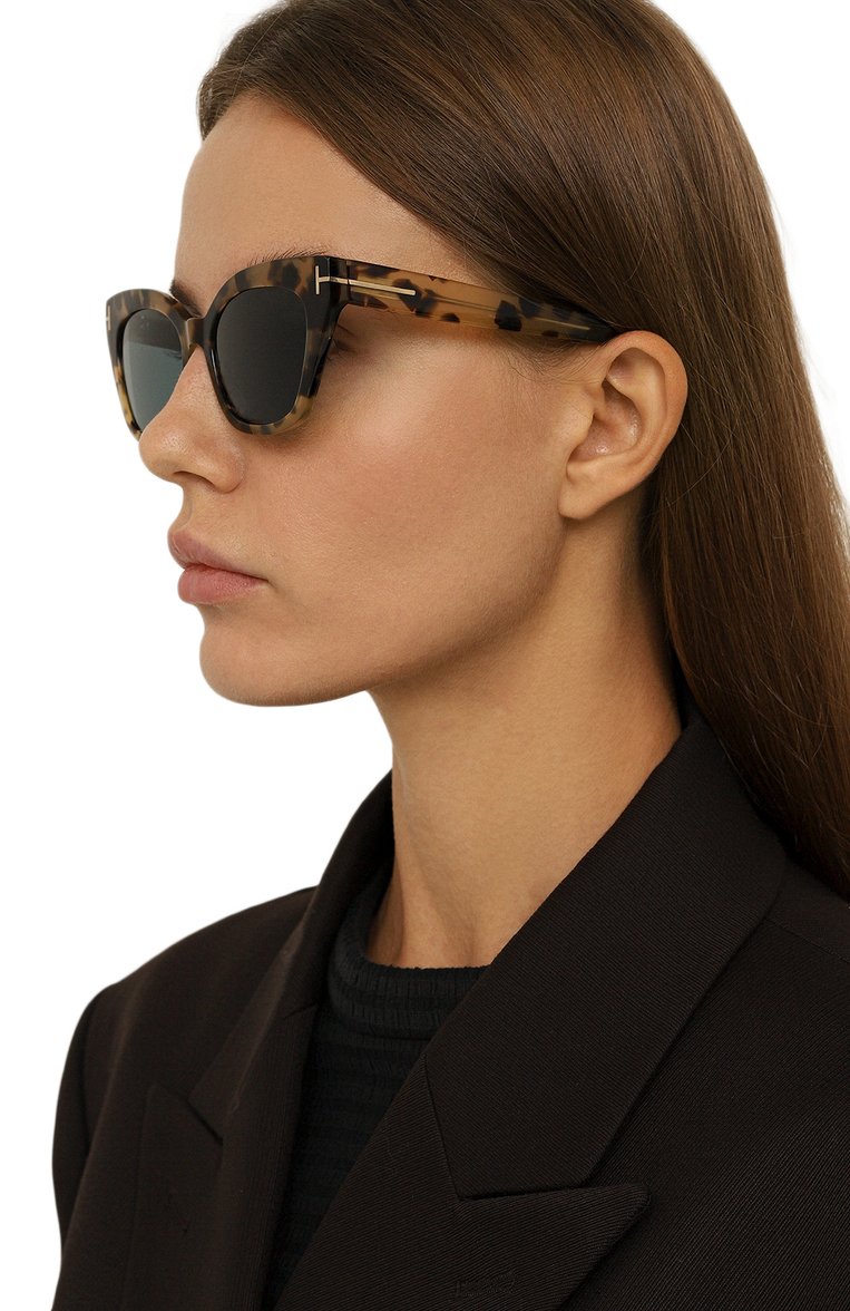 Женские солнцезащитные очки TOM FORD коричневого цвета, арт. TF1031 55V | Фото 2 (Нос: Не проставлено; Региональные ограничения белый список (Axapta Mercury): Не проставлено; Тип очков: С/з; Материал: Пластик; Очки форма: Cat-eye; Оптика Гендер: оптика-женское)