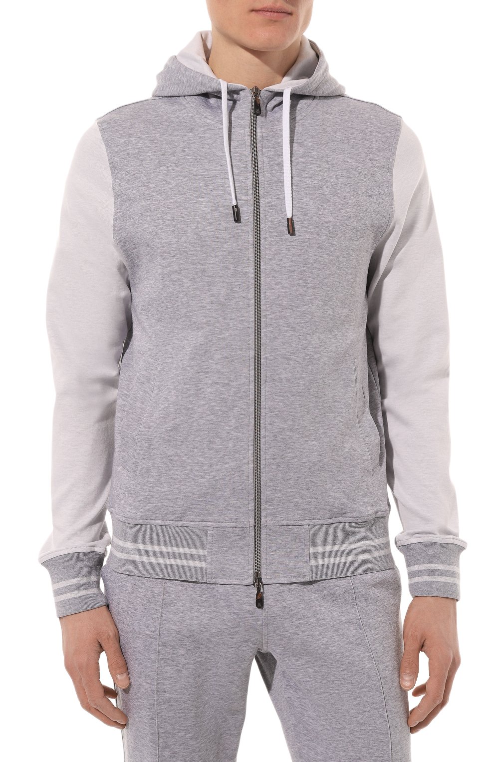 Хлопковый спортивный костюм CAPOBIANCO светло-серого цвета по цене 110000 руб., арт. 14MT03.TS00, фото 2 Хлопковый спортивный костюм CAPOBIANCO, арт. 14MT03.TS00, фото 2