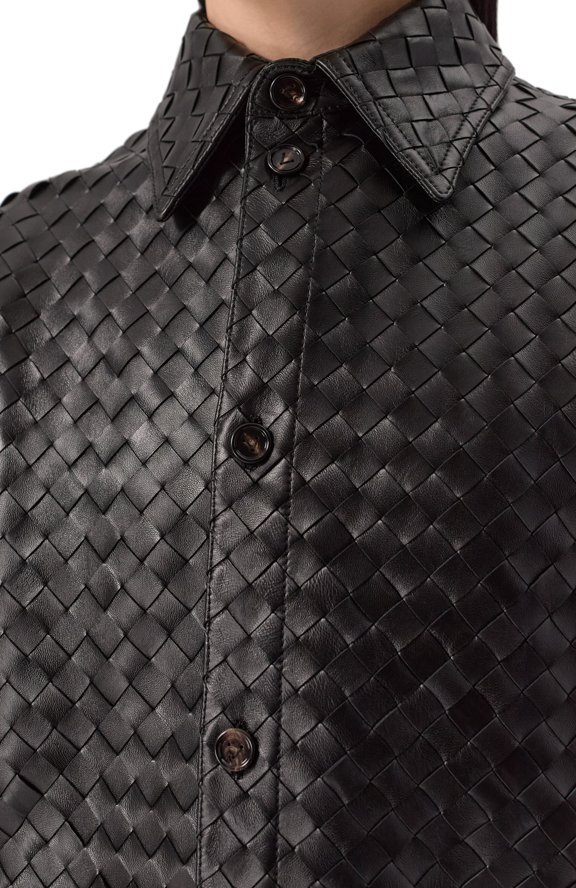 Кожаная рубашка BOTTEGA VENETA черного цвета по цене 1315000 руб., арт. 813044/V2JG0, фото 5 Кожаная рубашка BOTTEGA VENETA, арт. 813044/V2JG0, фото 5