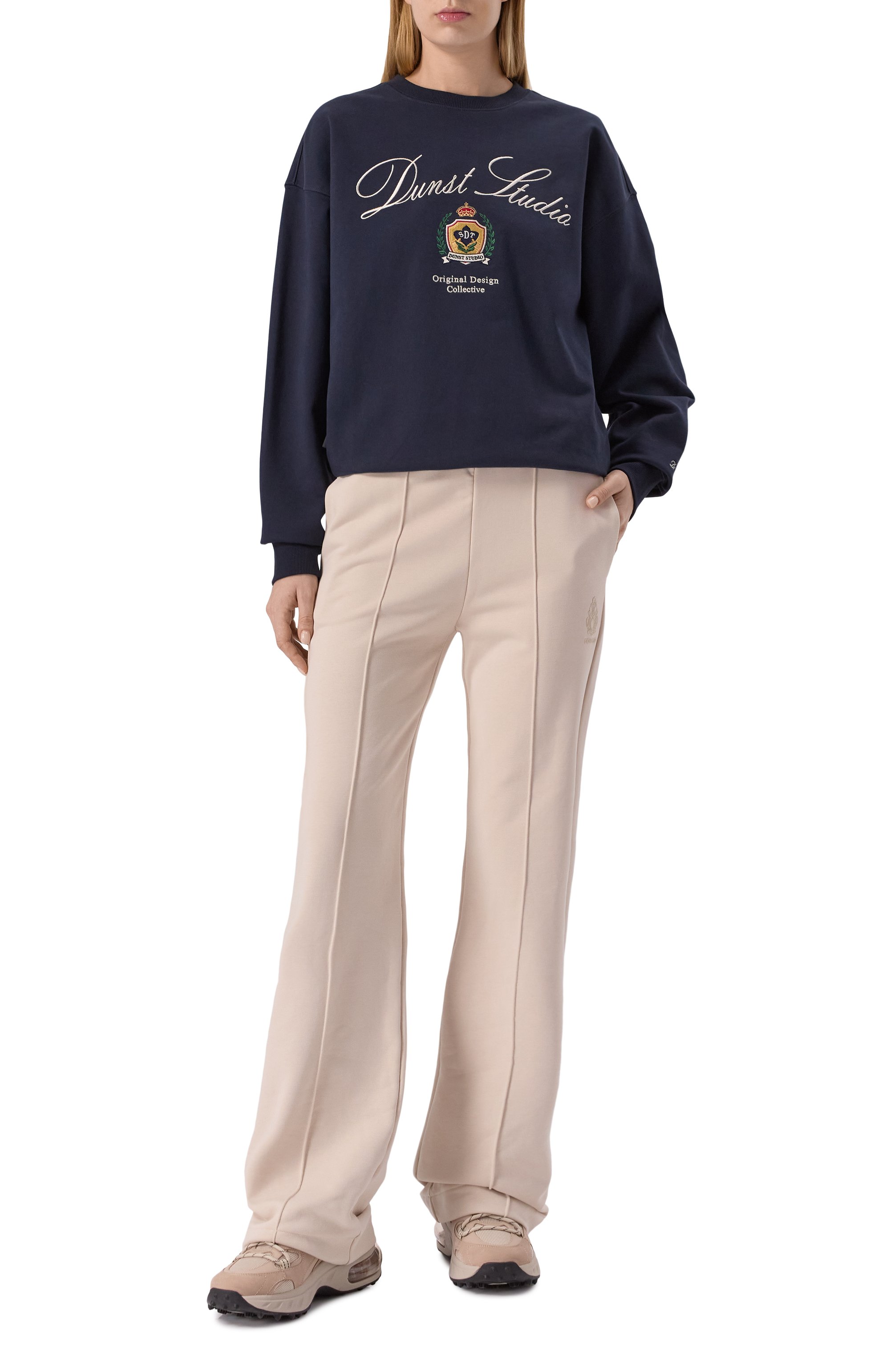 Хлопковый свитшот DUNST темно-синего цвета по цене 9990 руб., арт. UDTS5A113N2, фото 2 Хлопковый свитшот DUNST, арт. UDTS5A113N2, фото 2