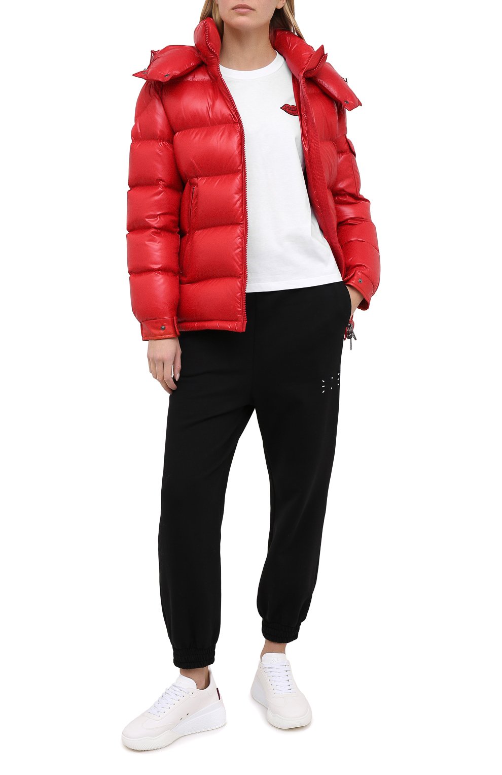 Пуховик MONCLER красного цвета по цене 106000 руб., арт. F2-093-1A576-00-C0064, фото 2 Пуховик MONCLER, арт. F2-093-1A576-00-C0064, фото 2