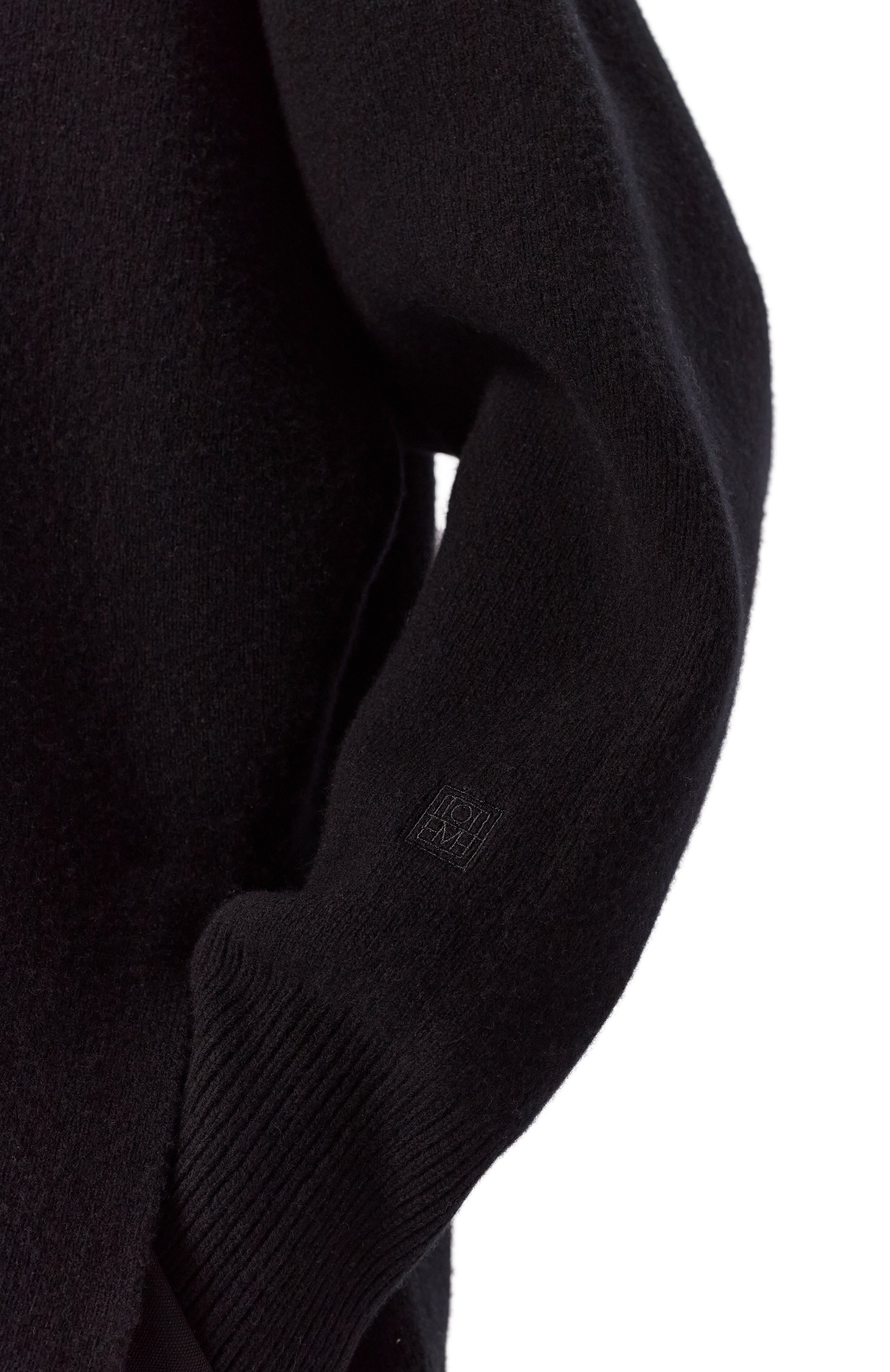 Свитер из шерсти и кашемира TOTEME черного цвета по цене 79950 руб., арт. 251-WRT4626-YA0132, фото 5 Свитер из шерсти и кашемира TOTEME, арт. 251-WRT4626-YA0132, фото 5