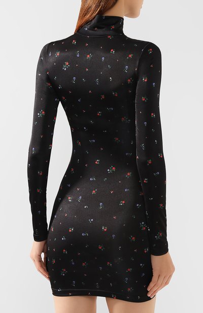 Платье с принтом VETEMENTS разноцветного цвета по цене 69300 руб., арт. WAH20DR403/BLACK FL0WERS, фото 4 Платье с принтом VETEMENTS, арт. WAH20DR403/BLACK FL0WERS, фото 4
