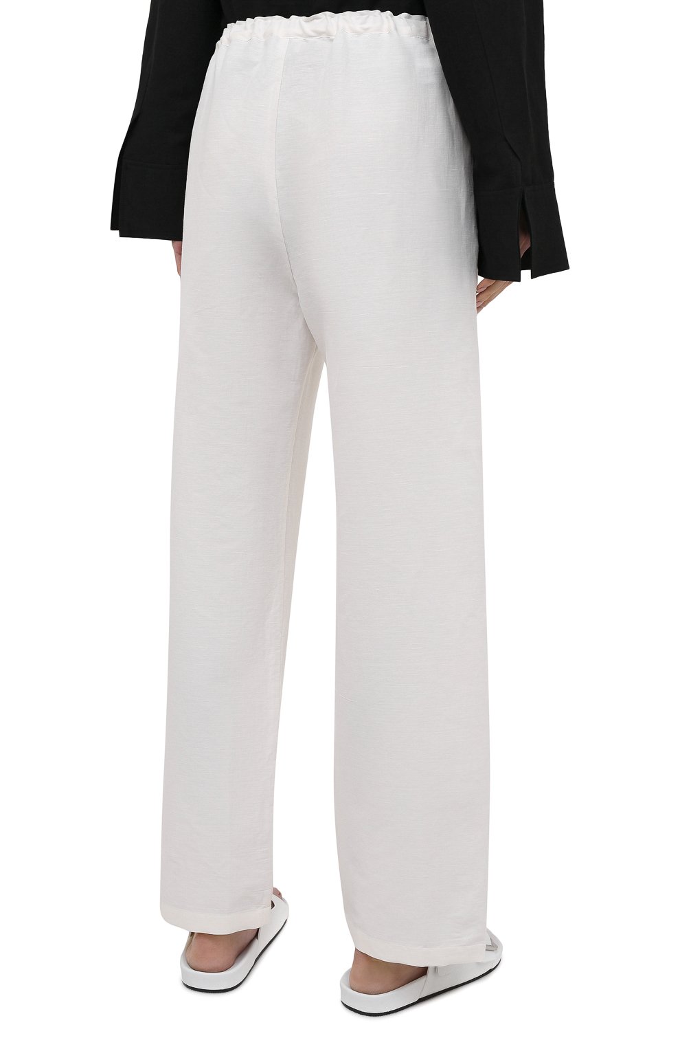Льняные брюки TOTEME белого цвета по цене 24050 руб., арт. 212-254-723, фото 4 Льняные брюки TOTEME, арт. 212-254-723, фото 4