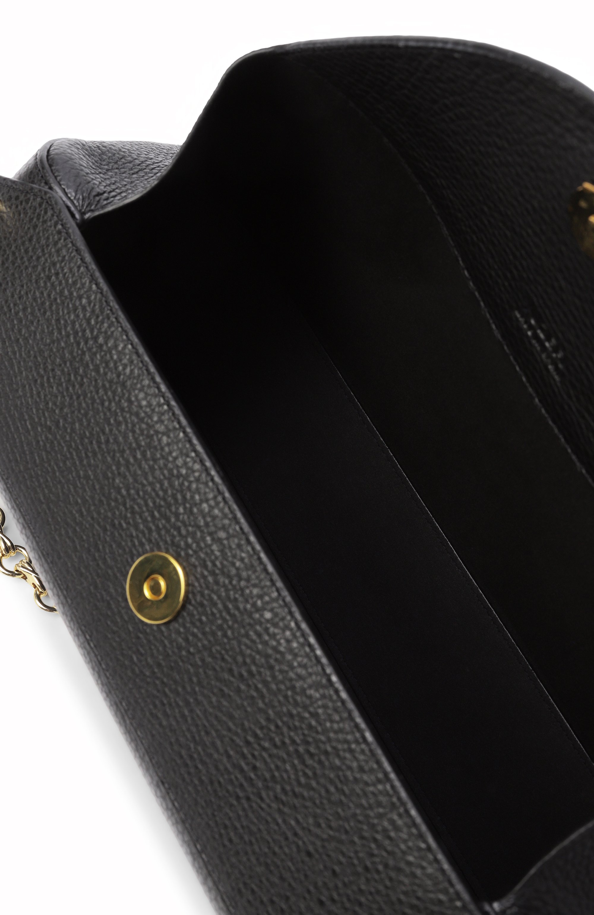 Сумка oyster clutch YUZEFI черного цвета по цене 68250 руб., арт. 0YSTER CLUTCH/PEBBLE GRAIN LEATHER, фото 5 Сумка oyster clutch YUZEFI, арт. 0YSTER CLUTCH/PEBBLE GRAIN LEATHER, фото 5