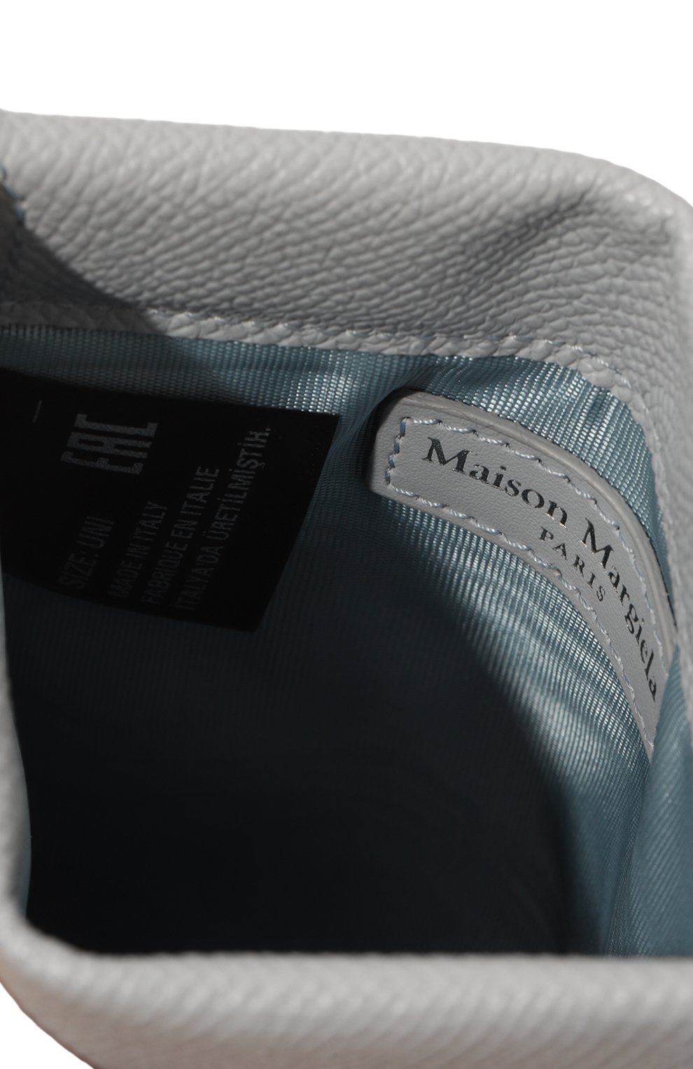 Кожаный чехол для iphone MAISON MARGIELA светло-голубого цвета по цене 43050 руб., арт. SA1VZ0002/P4745, фото 2 Кожаный чехол для iphone MAISON MARGIELA, арт. SA1VZ0002/P4745, фото 2