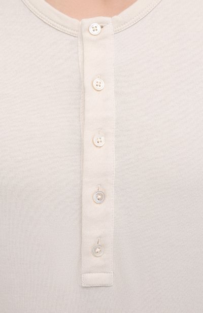 Лонгслив TOM FORD бежевого цвета по цене 41950 руб., арт. BW267/TFJ987, фото 5 Лонгслив TOM FORD, арт. BW267/TFJ987, фото 5