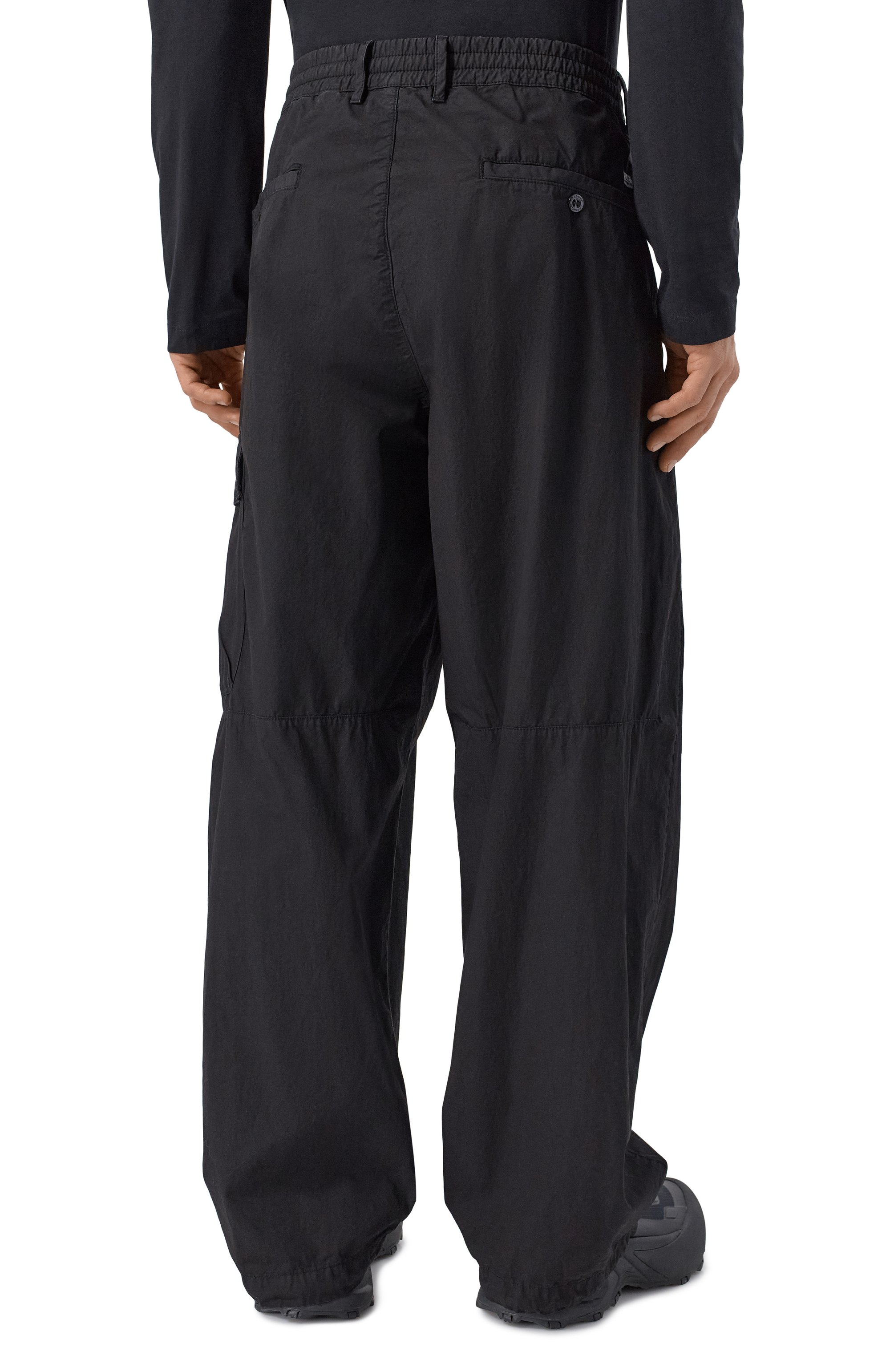 Хлопковые брюки C.P. COMPANY черного цвета по цене 49400 руб., арт. 20CMPA126A/110325G, фото 4 Хлопковые брюки C.P. COMPANY, арт. 20CMPA126A/110325G, фото 4