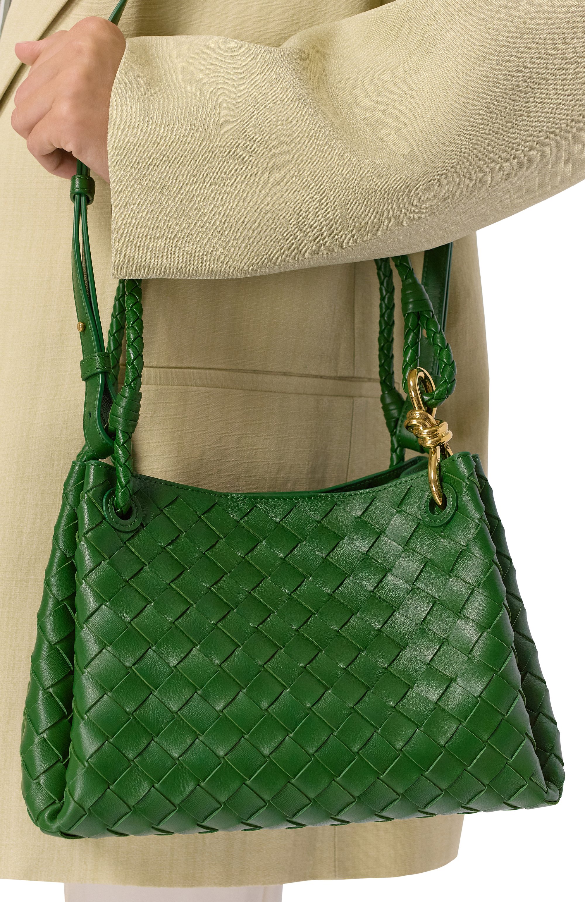 Сумка parachute medium BOTTEGA VENETA зеленого цвета по цене 590500 руб., арт. 835921/VCPPT, фото 2 Сумка parachute medium BOTTEGA VENETA, арт. 835921/VCPPT, фото 2