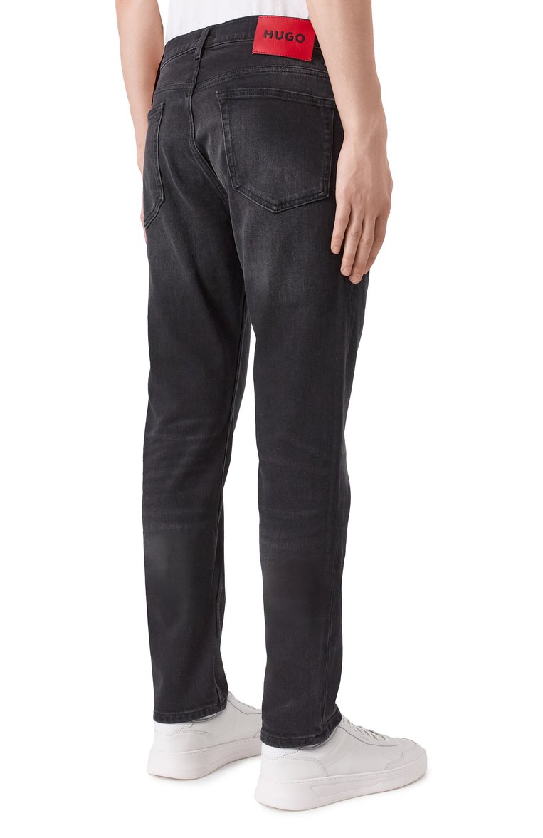 Мужские джинсы slim fit HUGO черного цвета, арт. 50530597 | Фото 4 (Длина (брюки, джинсы): Стандартные; Материал внешний: Деним, Хлопок; Силуэт М (брюки): Прямые; Кросс-КТ: Деним; Детали: Делаве; Стили: Повседневный; Автоматизация состава: Проставлено; Автоматизация ТО: Проставлено)