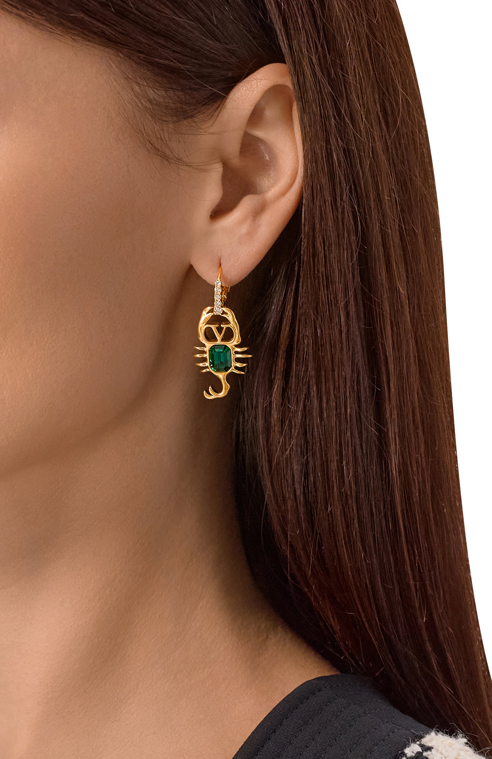Серьги VALENTINO золотого цвета по цене 55850 руб., арт. 8W2J0Z76/YCW, фото 2 Серьги VALENTINO, арт. 8W2J0Z76/YCW, фото 2