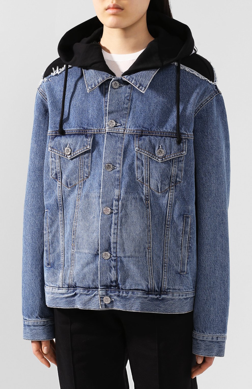 Джинсовая куртка VETEMENTS синего цвета по цене 113000 руб., арт. SS20JA109 2801/W/BLUE, фото 3 Джинсовая куртка VETEMENTS, арт. SS20JA109 2801/W/BLUE, фото 3
