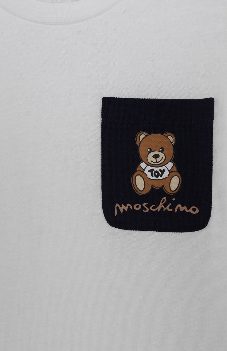 Детского комплект из футболки и шорт MOSCHINO темно-синег�о цвета, арт. HUG00P/LCB60/4-8 | Фото 4 (Рукава: Короткие; Материал внешний: Хлопок; Мальчики Кросс-КТ: Костюмы-спорт; Автоматизация состава: Проставлено; Автоматизация ТО: Проставлено; Ростовка одежда: 4 года | 104 см, 5 лет | 110 см, 6 лет | 116 см, 8 лет | 128 см)