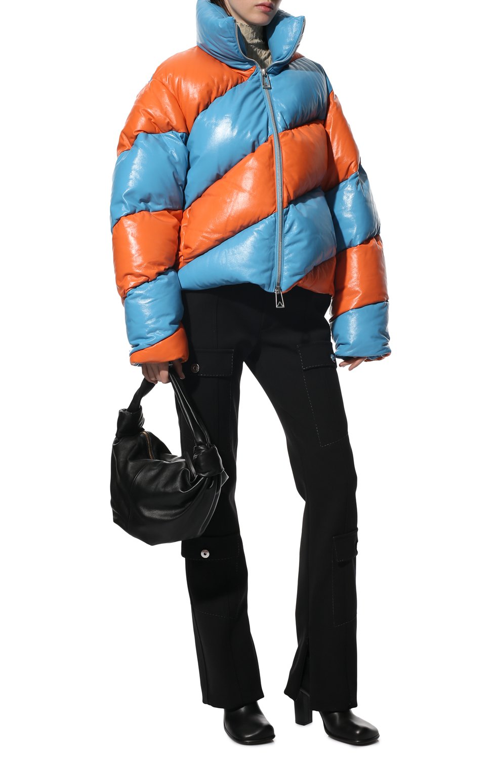 Кожаный пуховик BOTTEGA VENETA голубого цвета по цене 649000 руб., арт. 688798/V1NN0, фото 2 Кожаный пуховик BOTTEGA VENETA, арт. 688798/V1NN0, фото 2