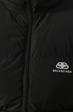 Женский пуховик BALENCIAGA черного цвета, арт. 601763/TYD36 | Фото 5 (Рукава: Длинные; Материал подклада: Синтетический материал; Статус проверки: Проверена категория; Материал внешний: Вискоза, Синтетический материал; Длина (верхняя одежда): До середины бедра; Кросс-КТ: Пуховик; Региональные ограничения белый список (Axapta Mercury): RU; Материал сплава: Проставлено; Драгоценные камни: Проставлено)