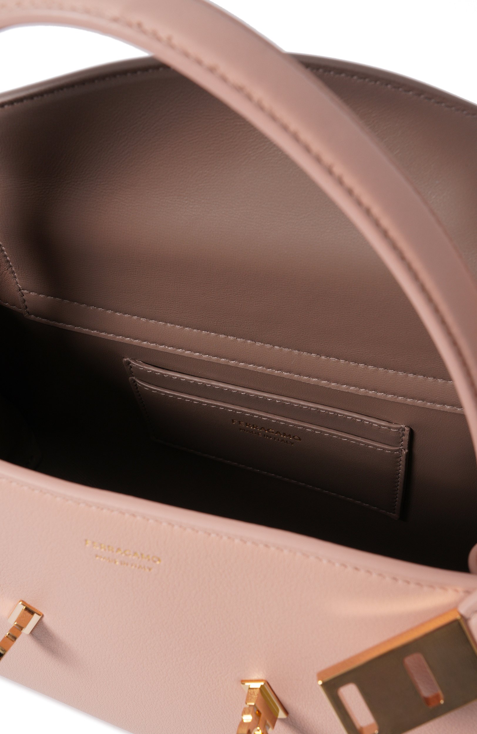 Сумка hug xs FERRAGAMO розового цвета по цене 296000 руб., арт. 21A711/795368, фото 5 Сумка hug xs FERRAGAMO, арт. 21A711/795368, фото 5