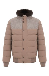 Коричневый