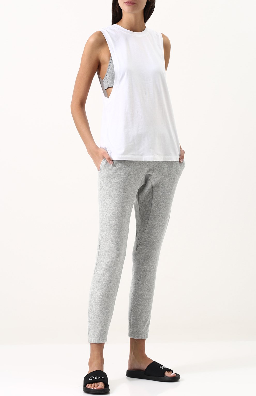 Укороченные хлопковые брюки CALVIN KLEIN серого цвета по цене 6770 руб., арт. QS5994E, фото 2 Укороченные хлопковые брюки CALVIN KLEIN, арт. QS5994E, фото 2