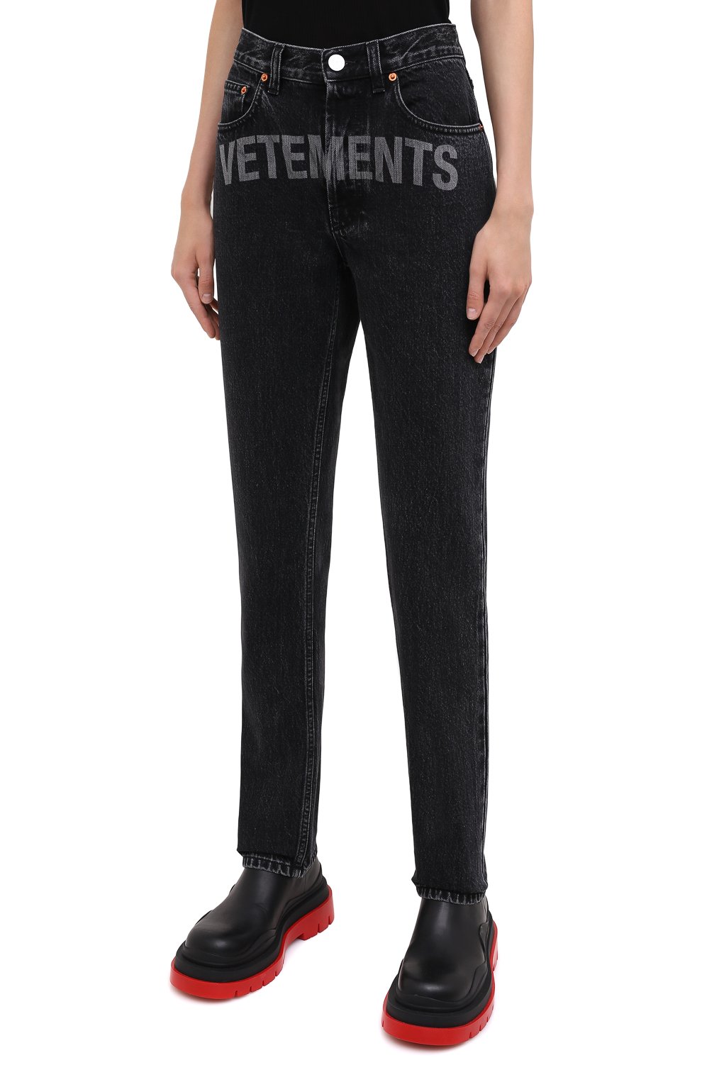 Джинсы VETEMENTS черного цвета по цене 96300 руб., арт. WAH21PA135 2802/WASHED BLACK, фото 4 Джинсы VETEMENTS, арт. WAH21PA135 2802/WASHED BLACK, фото 4