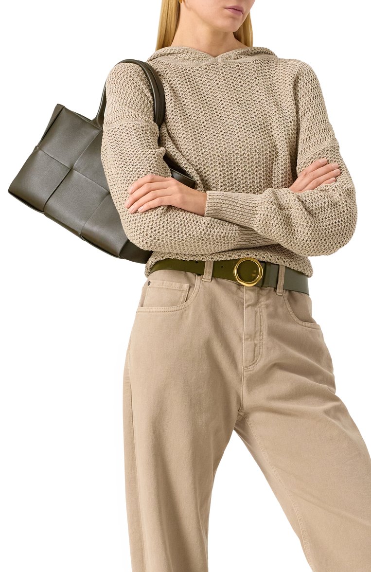 Женская сумка-тоут arco small BOTTEGA VENETA хаки цвета, арт. 652867/VCQC2 | Фото 2 (Материал: Натуральная кожа; Размер: small; Драгоценные камни: Проставлено; Материал сплава: Проставлено)