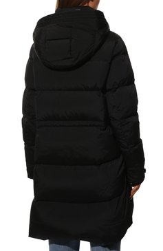 Женский пуховик WOOLRICH черного цвета, арт. CFWW0U0697FR/UT1148 | Фото 4 (Рукав�а: Длинные; Длина (верхняя одежда): До середины бедра; Материал утеплителя: Пух и перо; Материал подклада: Синтетический материал; Материал внешний: Синтетический материал; Стили: Кэжуэл; Кросс-КТ: Пуховик; Температурный режим: -20; Материал сплава: Проставлено; Драгоценные камни: Проставлено)