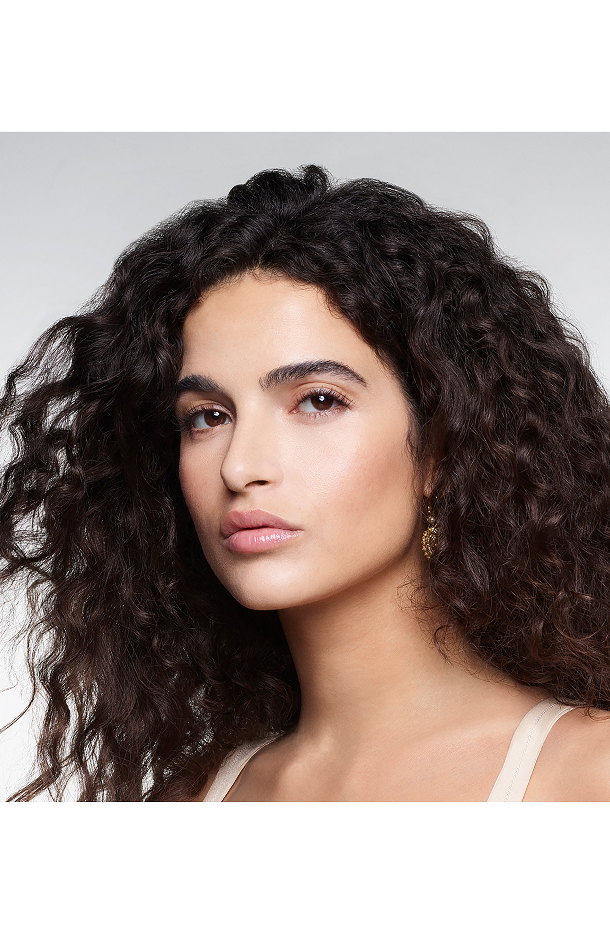 Консилер для лица everlast concealer, оттенок 19 medium (11ml) DOLCE & GABBANA цвета по цене 4490 руб., арт. 8057971186129, фото 4 Консилер для лица everlast concealer, оттенок 19 medium (11ml) DOLCE & GABBANA, арт. 8057971186129, фото 4