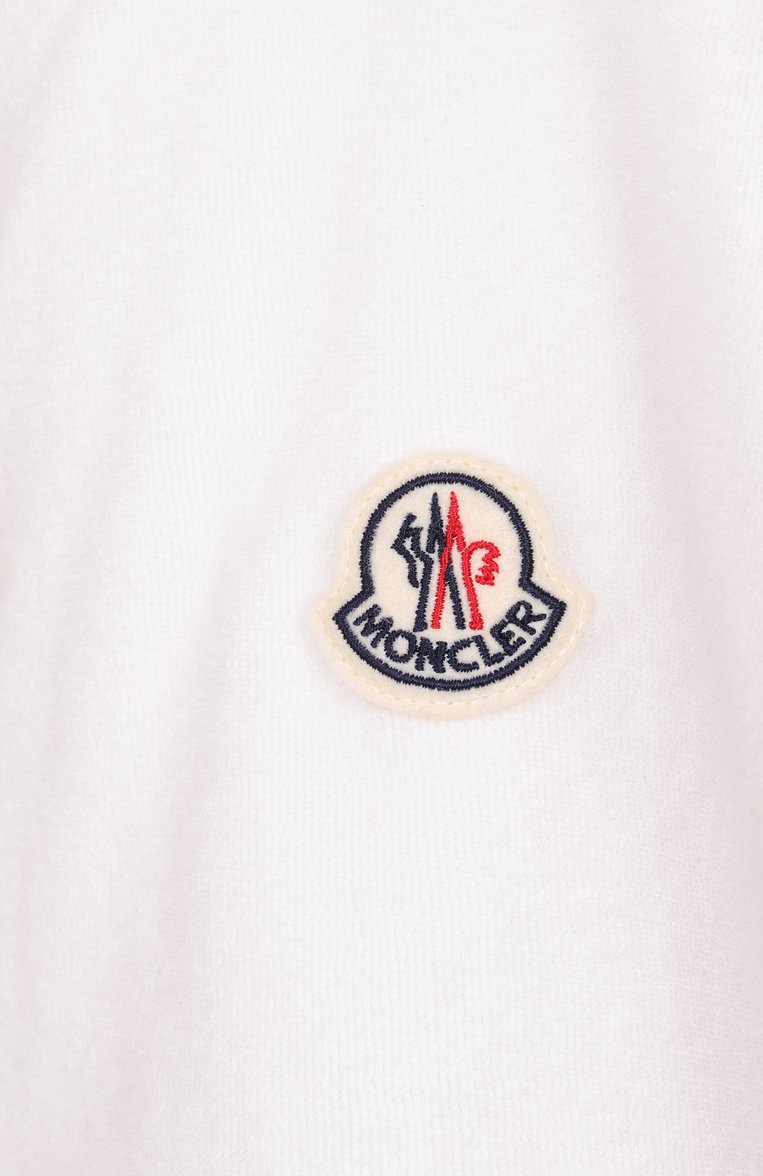 Мужская хлопковая футболка MONCLER белого цвета, арт. 8C00003/899VV | Фото 6 (Рукава: Короткие; Принт: Без принта; Стили: Спорт-шик; Материал внешний: Хлопок; Длина (для топов): Стандартные; Кросс-КТ: Джерси; Мужское Кросс-КТ: Футболк�а-одежда; Автоматизация ТО: Проставлено; Детали: Декор; Автоматизация состава: Проставлено)
