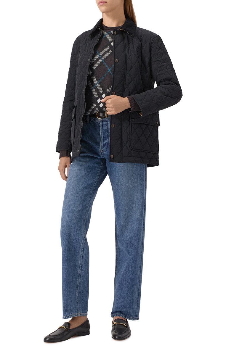 Женская куртка BURBERRY черного цвета, арт. 8096916 | Фото 2 (Длина (верхняя одежда): Короткие; Кросс-КТ: Легкие, Куртка; Материал внешний: Синтетический материал; Рукава: Длинные; Стили: Кэжуэл; Материал подклада: Хлопок)