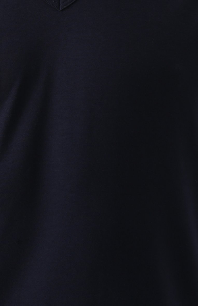 Мужская хлопковая футболка с v-образным вырезом ZIMMERLI темно-синего цвета, арт. 172/1462 | Фото 5 (Рукава: Короткие; Длина (для топов): Стандартные; Материал внешний: Хлопок; Мужское Кросс-КТ: Футболка-белье; Кросс-КТ: домашняя одежда; Статус проверки: Проверена категория; Материал сплава: Проставлено; Ювелирные украшения: Назначено; Драгоценные камни: Проставлено)