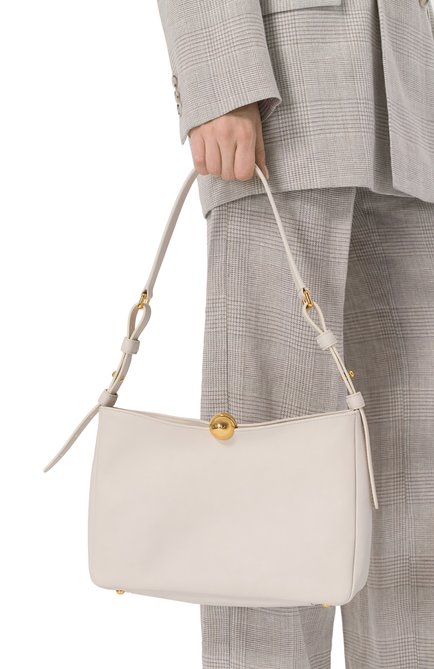 Женская сумка furla sfera medium FURLA молочного цвета, арт. WB01403/BX3168 | Фото 2 (Материал: Натуральная кожа; Материал сплава: Проставлено; Размер: medium; Драгоценные камни: Проставлено)