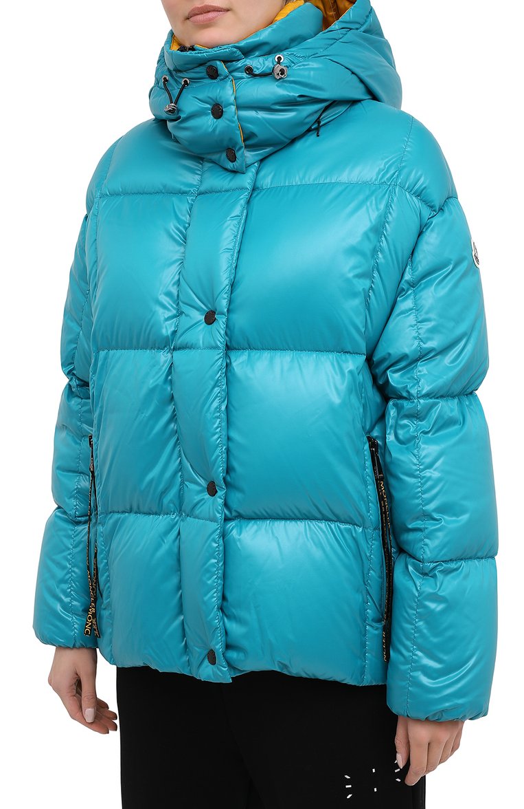 Женский пуховик MONCLER бирюзового цвета, арт. F2-093-1A51N-00-C0067 | Фото 3 (Кросс-КТ: Куртка, Пуховик; Рукава: Длинные; Женское Кросс-КТ: Пуховик-куртка; Материал внешний: Синтетический материал; Материал сплава: Проставлено; Стили: Спорт-шик; Материал подклада: Синтетический материал; Драгоценные камни: Проставлено; Длина (верхняя одежда): Короткие; Материал утеплителя: Пух и перо)