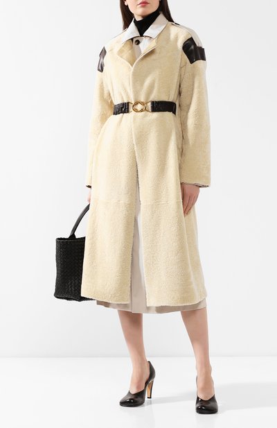Дубленка из овчины BOTTEGA VENETA бежевого цвета по цене 1370000 руб., арт. 564790/VF3A2, фото 2 Дубленка из овчины BOTTEGA VENETA, арт. 564790/VF3A2, фото 2