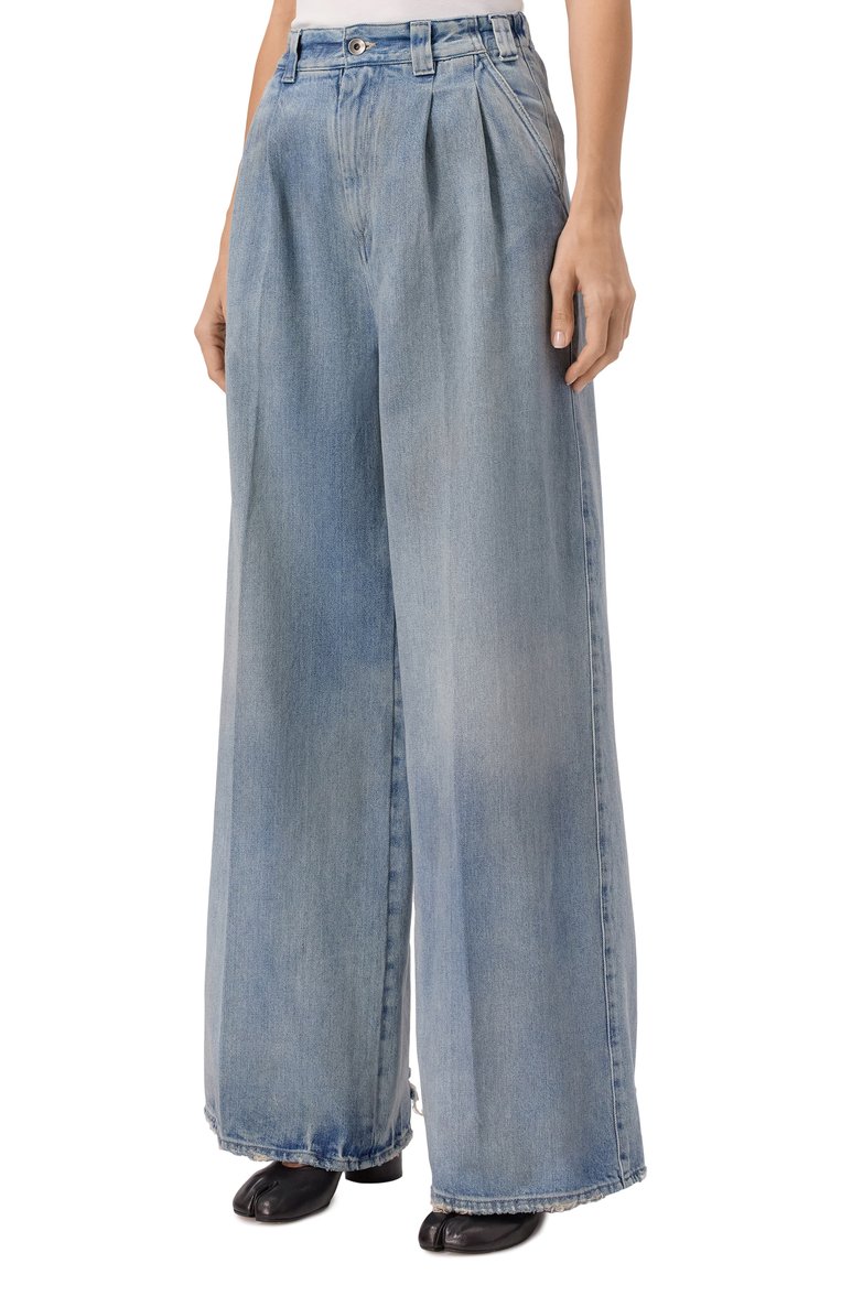 Женские джинсы MAISON MARGIELA голубого цвета, арт. S51KA0605/S30383 | Фото 3 (Длина (брюки, джинсы): Стандартные; Материал внешний: Хлопок, Деним; Детали: Потертости, Делаве; Кросс-КТ: Деним; Силуэт Ж (брюки и джинсы): Широкие; Стили: Минимализм; Автоматизация ТО: Проставлено; Автоматизация состава: Проставлено)