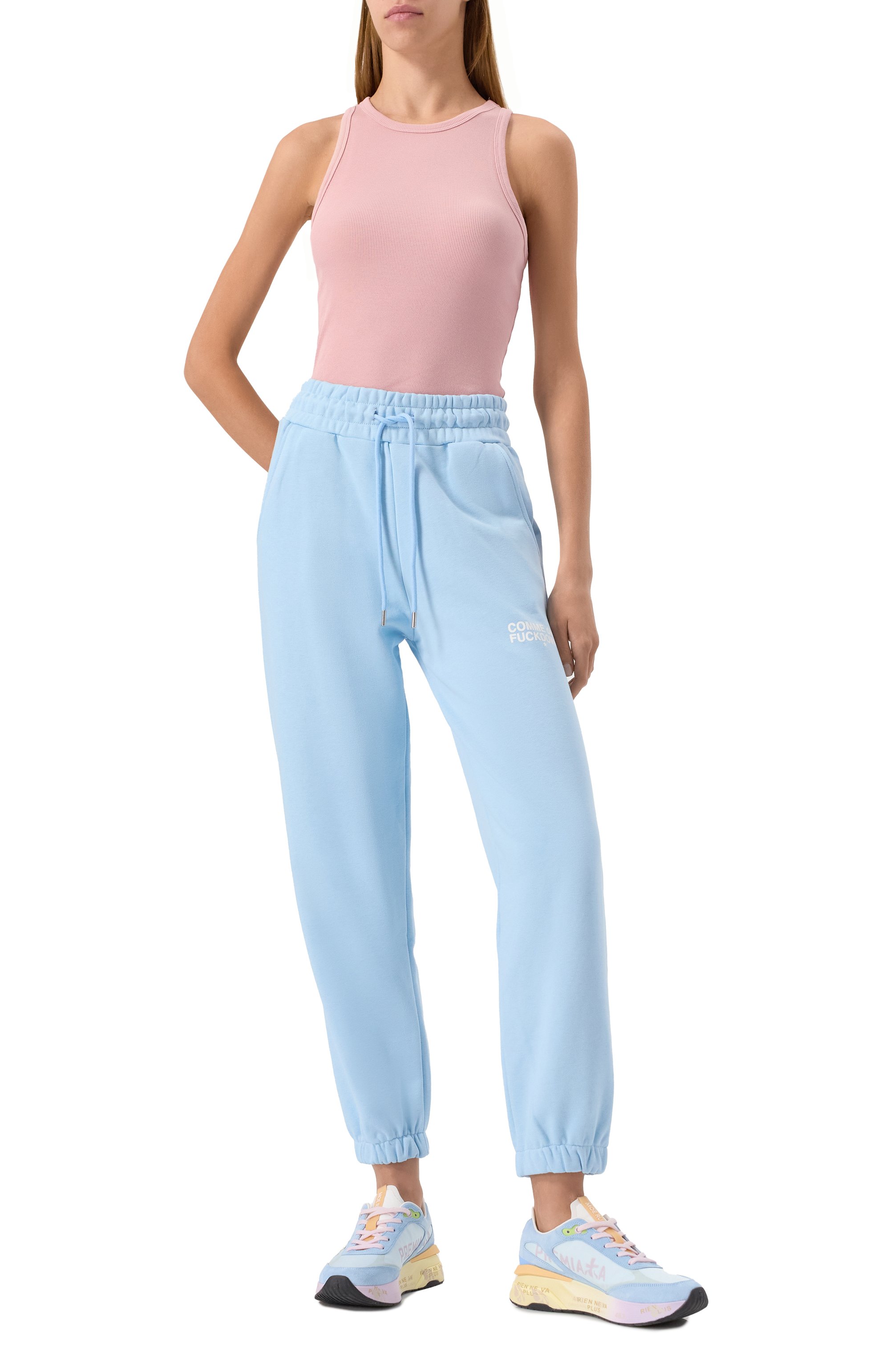 Хлопковые джоггеры COMME DES FUCKDOWN голубого цвета по цене 13250 руб., арт. CFABW01209, фото 2 Хлопковые джоггеры COMME DES FUCKDOWN, арт. CFABW01209, фото 2