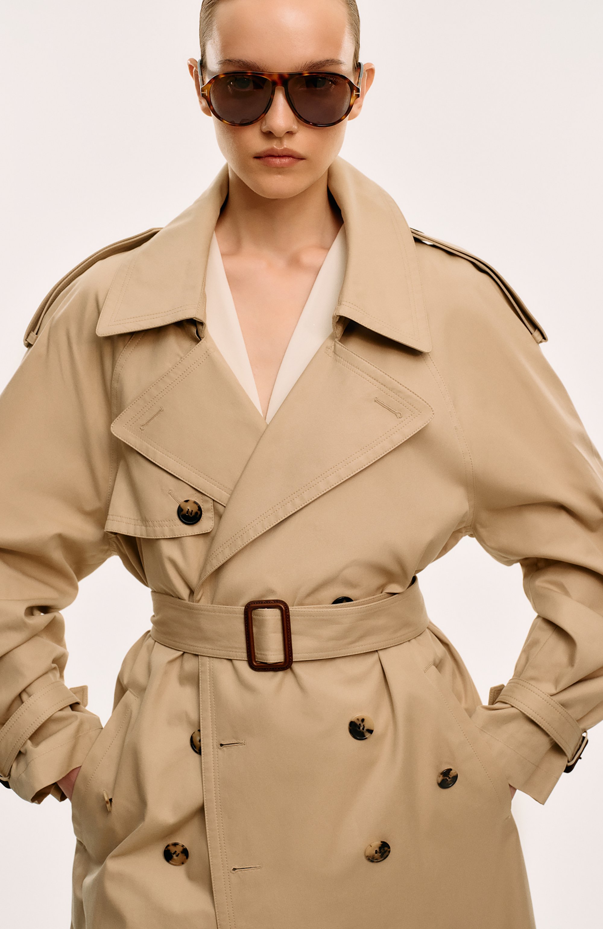 Солнцезащитные очки TOM FORD коричневого цвета по цене 56150 руб., арт. TF1080 53F, фото 7 Солнцезащитные очки TOM FORD, арт. TF1080 53F, фото 7