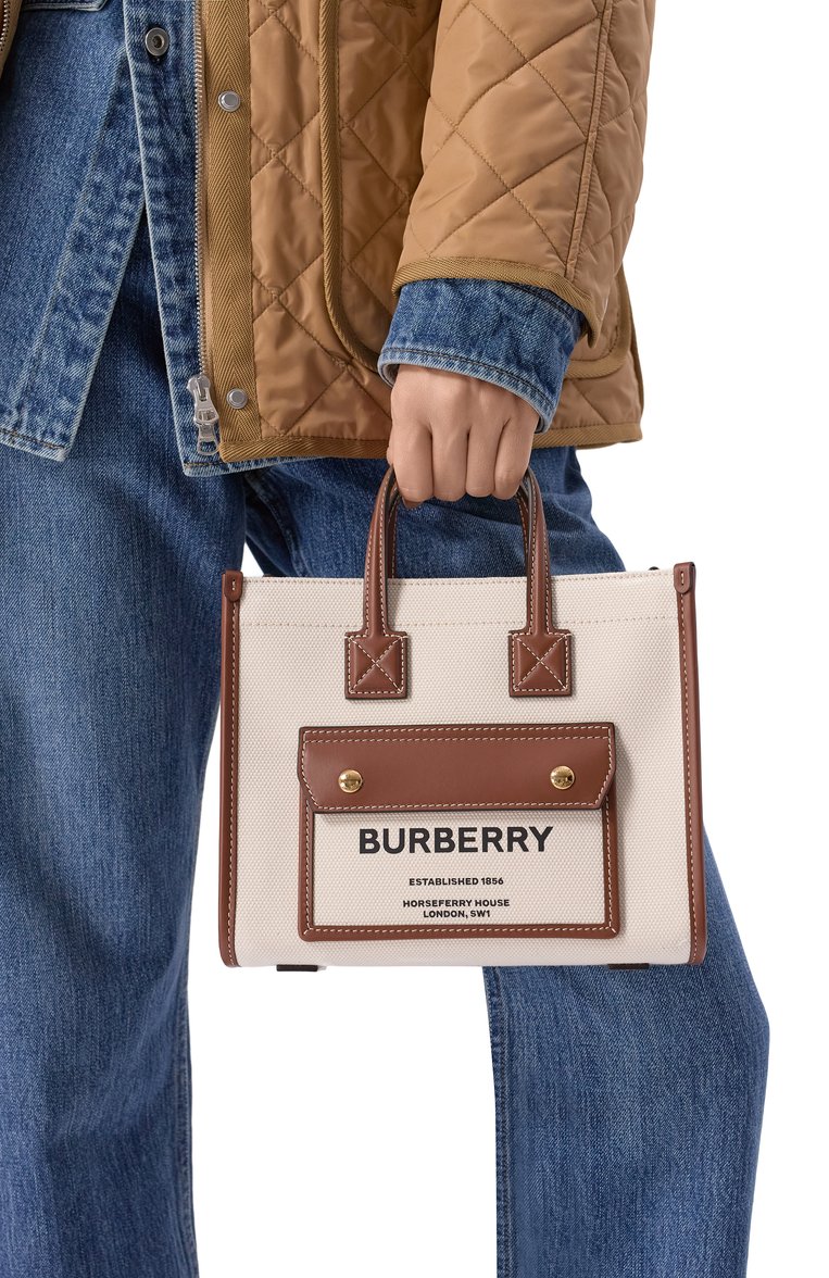 Женская сумка freya mini BURBERRY кремового цвета, арт. 8044143 | Фото 2 (Материал: Текстиль; Ремень/цепочка: На ремешке; Размер: mini)