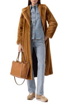 Женская сумка-тоут rockstud medium VALENTINO светло-коричневого цвета, арт. 5W2B0970/VSF | Фото 7 (Размер: medium; Ремень/цепочка: На ремешке; Материал: Натуральная кожа)