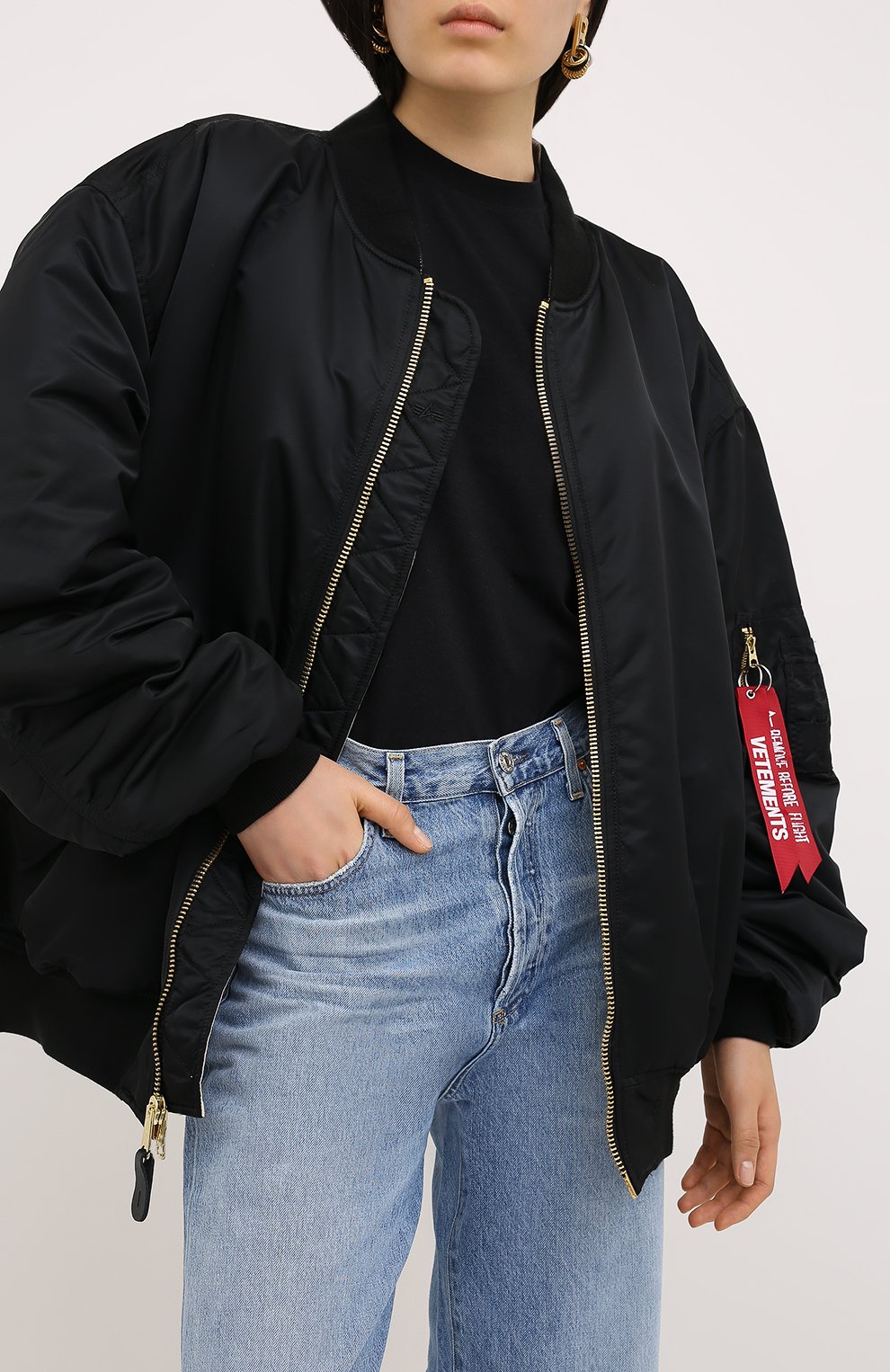Бомбер VETEMENTS черного цвета по цене 138500 руб., арт. WAH21JA001 1307/BLACK/WHITE, фото 3 Бомбер VETEMENTS, арт. WAH21JA001 1307/BLACK/WHITE, фото 3